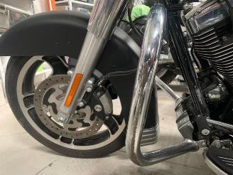 Harley-Davidson Street Glide FLHX picture 13
