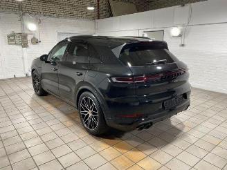 Damaged car Porsche Cayenne E-Hybrid Black Edition PANO/CHRONO/BOSE 2025/10
