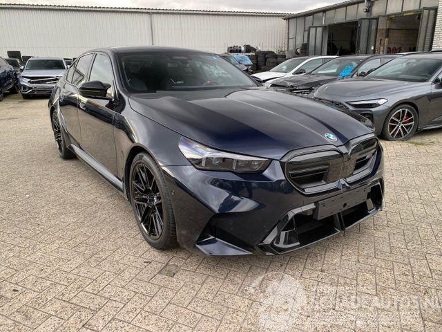BMW M5 Limousine PANO/HUD/AHK/360/B&W/NAVI