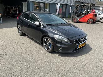 Volvo V-40 R-Design picture 1