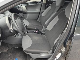 Peugeot 107  picture 15