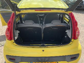 Peugeot 107 5deurs benzine picture 17
