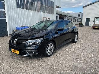 Voiture accidenté Renault Mégane 1.2 Benzine 2018/1