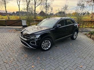 Schadeauto Volkswagen T-Roc Volkswagen T-Roc 1.5TSI DSG SPORT IQ-Light ACC Massage 2025 2025/2
