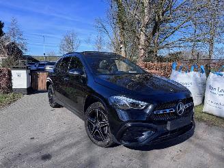 krockskadad bil auto Mercedes GLA GLA 250 e AMG Panorama HUD 360view Carbon AmbianGLA 250 e AMG Panorama HUD 360view Carbon Ambiance VOL!! 2025/3