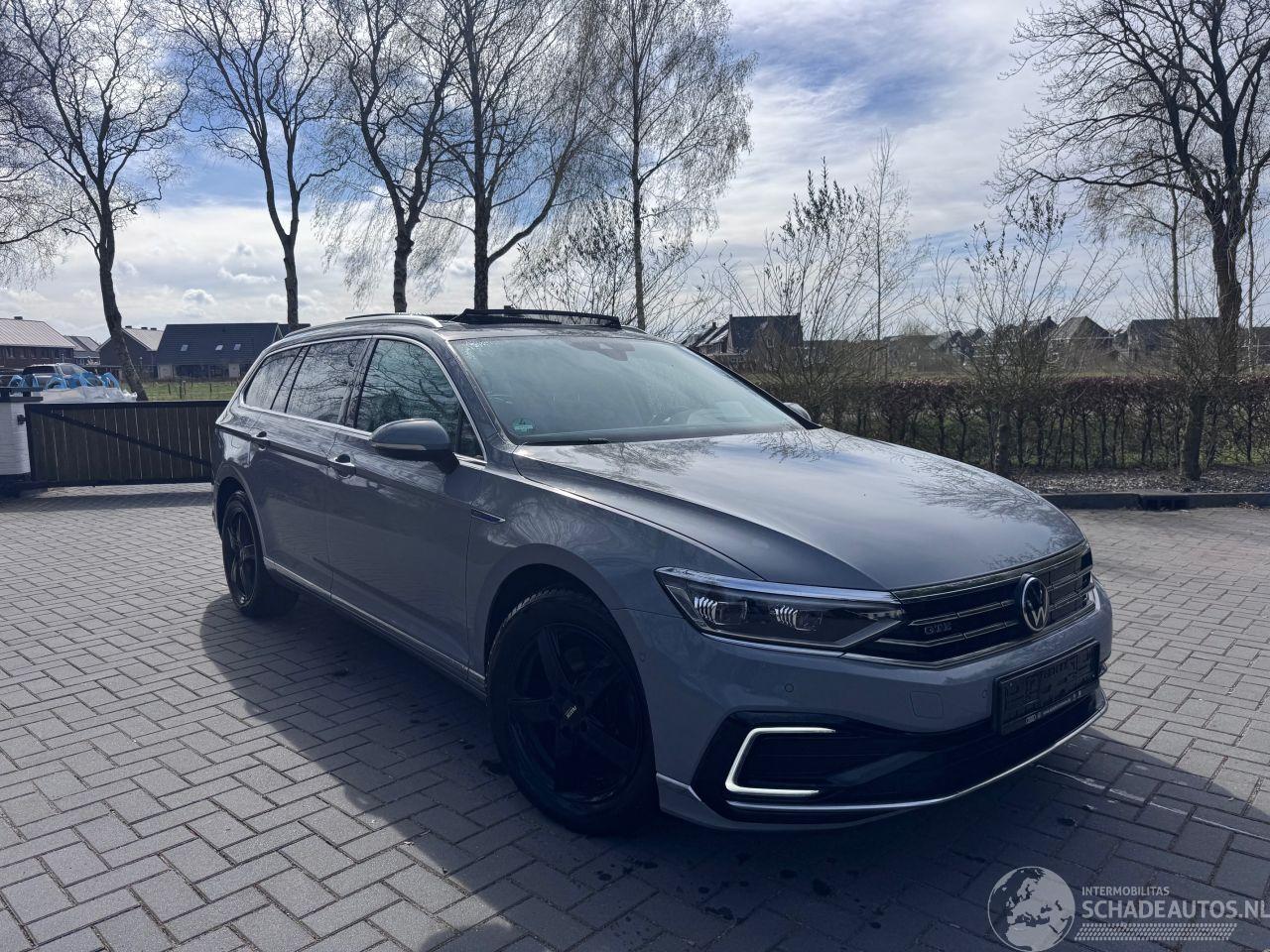 Volkswagen Passat Passat Variant GTE Panorama HUD Camera ACC Nardo VOL