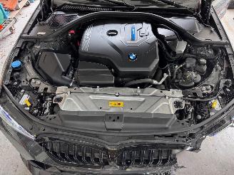 BMW 3-serie 330e Limousine M Sport PANO Camera Harman&Kardon VOL!! picture 8