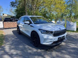 uszkodzony samochody osobowe Skoda Enyaq Enyaq 85 Loft 210kW Camera ACC Ambiance 82kWh 2024/9