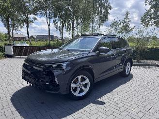 Vaurioauto  passenger cars Volkswagen Tiguan Volkswagen Tiguan 1.5 TSI eHybrid R-Line PANO Massage Trekhaak Sportstoelen ! 2024/10