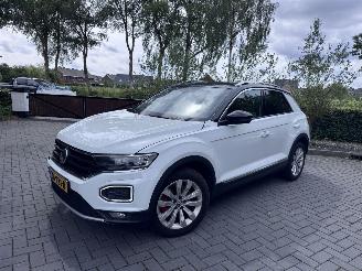 Unfallwagen Volkswagen T-Roc Volkswagen T-Roc 1.5 TSI DSG Sport Camera Trekhaak 150ps ACC DCC 2019/11