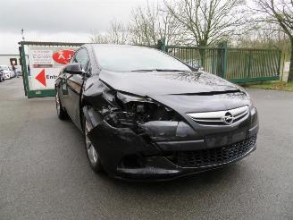 damaged passenger cars Opel Astra 1ER PROPRIéTAIRE 2014/2
