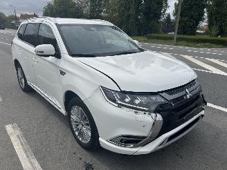 krockskadad bil aanhanger Mitsubishi Outlander PLUG-IN HYBRID 2020/12