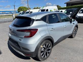 krockskadad bil auto Renault Captur AUTOMAAT 2022/11