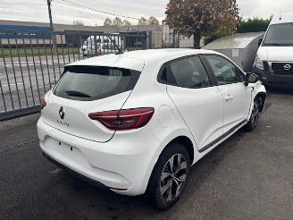 Vaurioauto  passenger cars Renault Clio LIMITED 2021/1