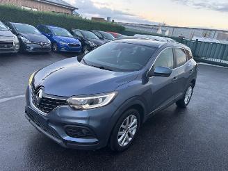 damaged passenger cars Renault Kadjar  2019/3