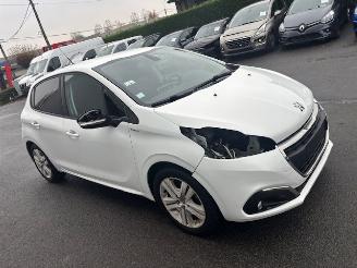Schadeauto Peugeot 208  2018/8