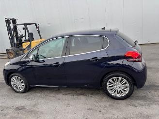 Peugeot 208  picture 6