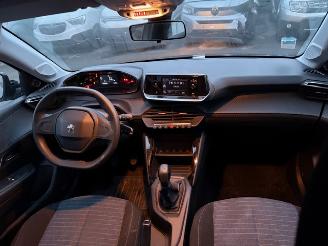 Peugeot 208  picture 7