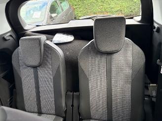 Peugeot 5008 7 SEATS picture 9