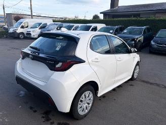 skadebil auto Toyota Yaris HYBRID 2021/12