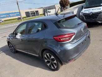 skadebil auto Renault Clio E-TECH HYBRID AUTOMAAT 2020/12