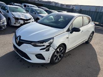 Damaged car Renault Clio LIMITED 2022/7