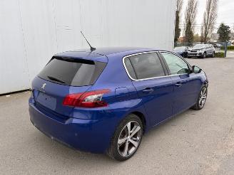 damaged passenger cars Peugeot 308  2020/1