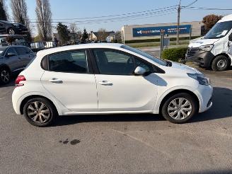 Peugeot 208  picture 4