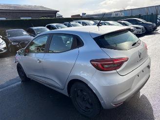 Vaurioauto  passenger cars Renault Clio  2021/9