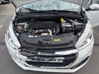 Peugeot 208  picture 7