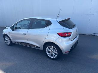 Schadeauto Renault Clio LIMITED 2019/2