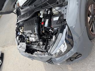 Peugeot 208  picture 13