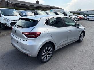 krockskadad bil auto Renault Clio AUTOMAAT 2020/9
