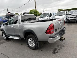 damaged passenger cars Toyota Hilux 4x4 2018/10