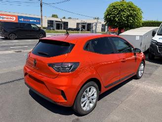 Schadeauto Renault Clio  2025/10