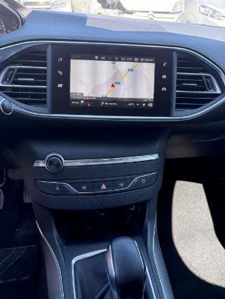 Peugeot 308  picture 9