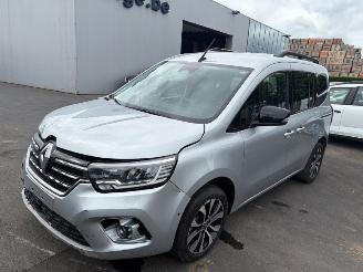skadebil auto Renault Kangoo AUTOMAAT  5 SEATS 2023/6