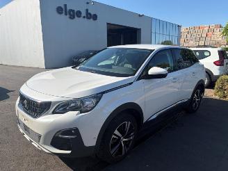 Vaurioauto  passenger cars Peugeot 3008  2016/10