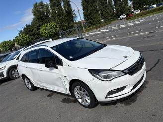 Damaged car Opel Astra  2017/1