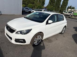 Vaurioauto  passenger cars Peugeot 308 with cockpit and airbags included in the price 2020/10