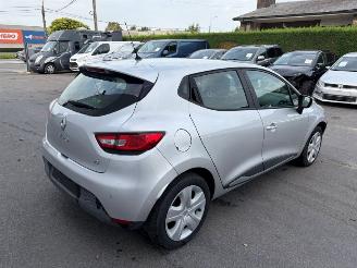 Coche accidentado Renault Clio  2015/10
