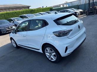 Vaurioauto  passenger cars Renault Clio  2024/9