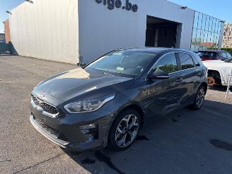 damaged passenger cars Kia Ceed  2018/12