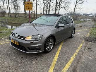 Damaged car Volkswagen Golf 1.2 TSI Highline R 2014/1