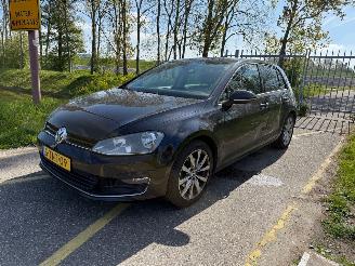 Vaurioauto  passenger cars Volkswagen Golf 1.4 TSI ACT Highline 2014/4