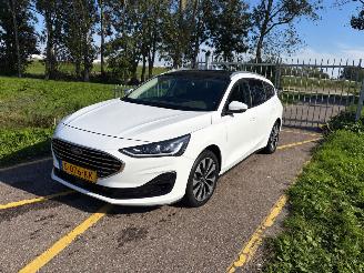 Schadeauto Ford Focus Wagon 1.0 Ecoboost Hybrid Titanium 2023/2