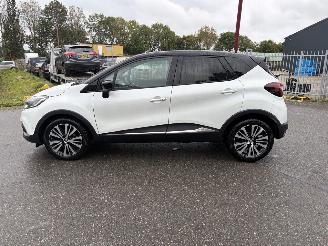 Renault Captur 1.2 TCe Initiale Paris picture 2