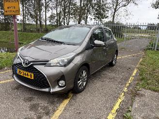 Vaurioauto  passenger cars Toyota Yaris 1.3 VVT-i Trend NAP 2016/2