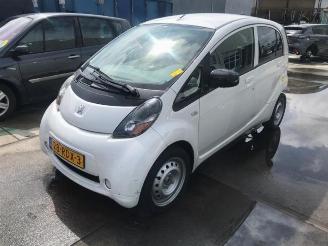 skadebil auto Peugeot iOn iOn, Hatchback 5-drs, 2010 iOn 2011/5