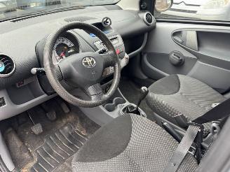 Toyota Aygo 1.0 Airco 5drs rijdbaar! picture 13